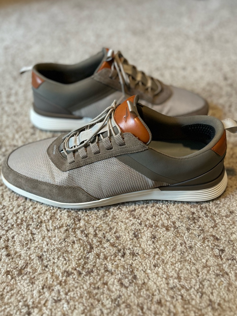 Wolf & Shepherd Crossover Victory Trainer khaki/honey sz14 men’s NEW